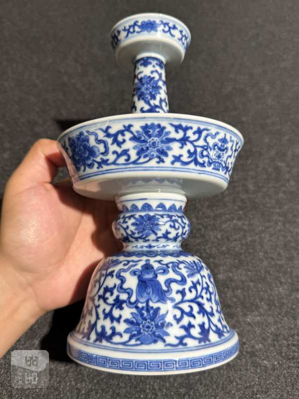 清道光 青花缠枝莲托八宝纹烛台 - 图4